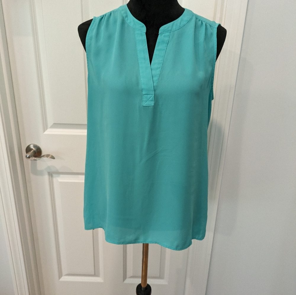 Women's Size MEDIUM Top Sleeveless New